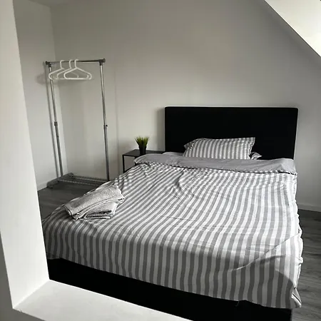 Homeberg - Feine 3 Zimmer, 4 Betten, 60qm In Lage アパート *